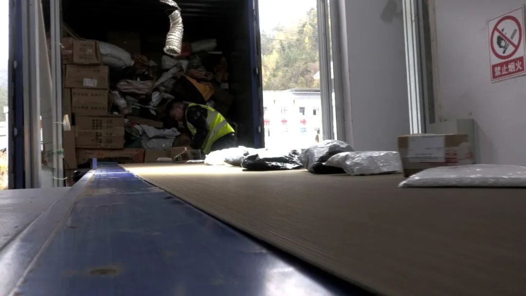 春节后三都快递迎寄递小高峰，农特产品寄递需求持续攀升
