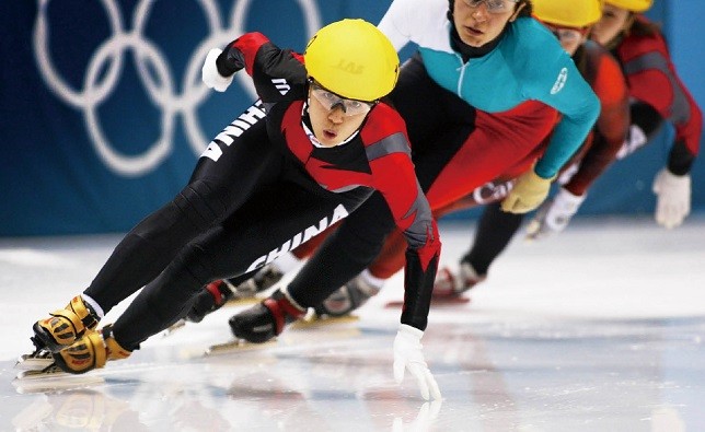 从冬奥首金到如今，看中国冰雪健儿的拼搏与转型之路