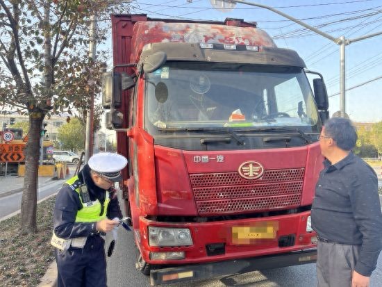 岁末上海交管部门严管大型货车等，聚焦突出交通违法