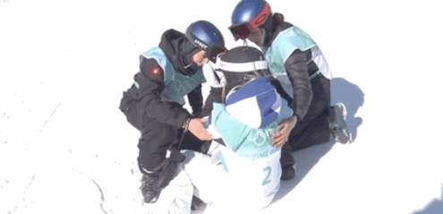 北京冬奥会收官，徐梦桃夺金背后超越国界的感动瞬间