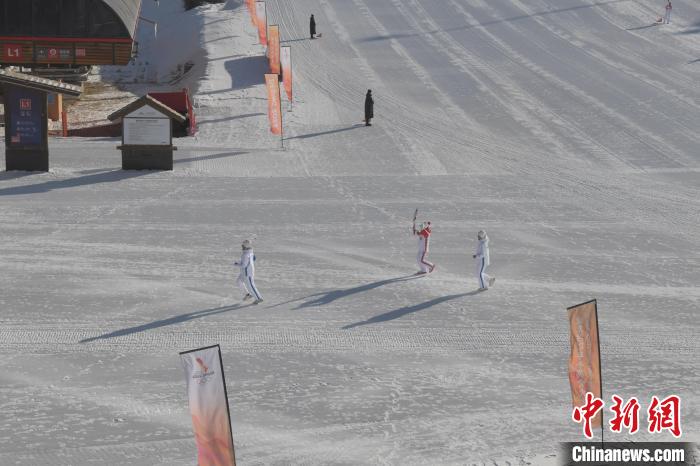 北京冬奥会火炬在崇礼富龙滑雪场接力传递,亮点多多