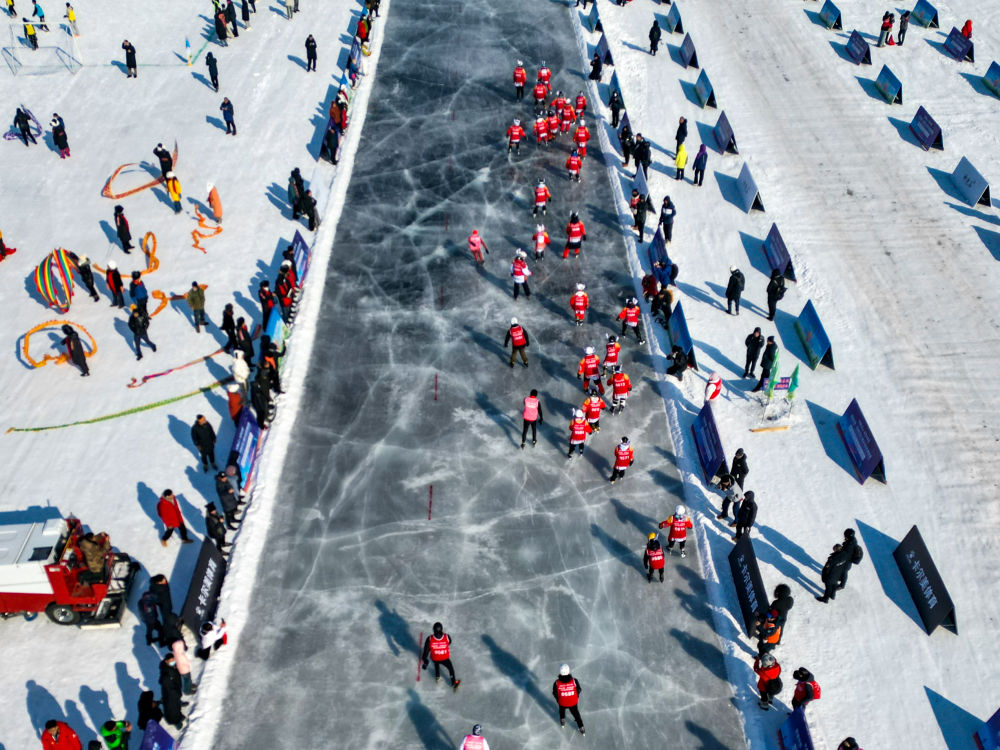 冰雪运动在中国大地精彩上演，与冬奥会申办有何关联？