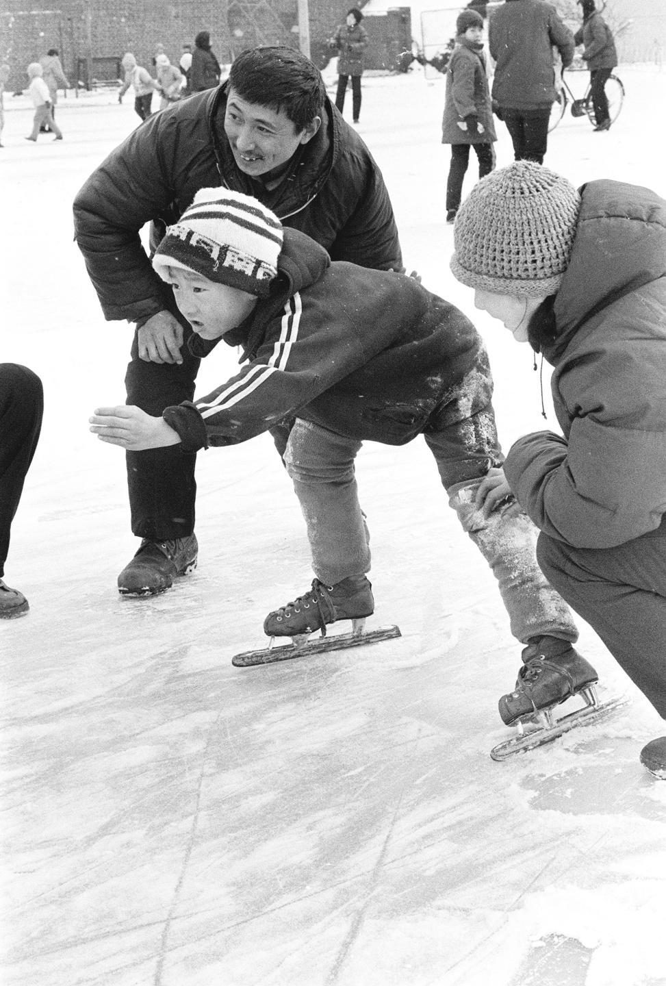 冰雪运动在中国大地精彩上演,与冬奥会申办有何关联?