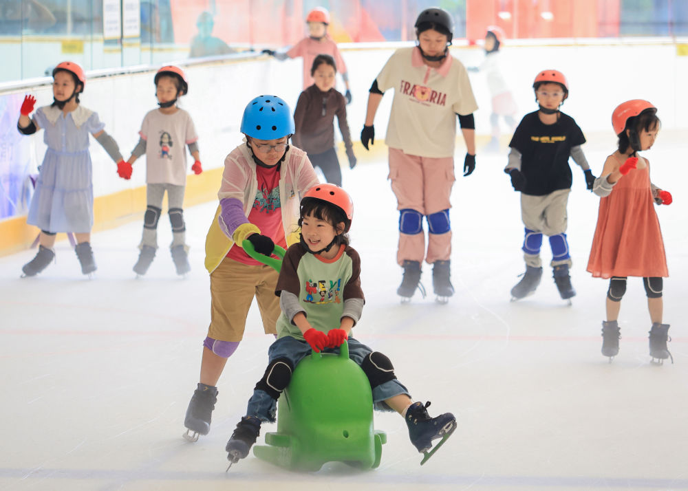 冰雪运动在中国大地精彩上演,与冬奥会申办有何关联?