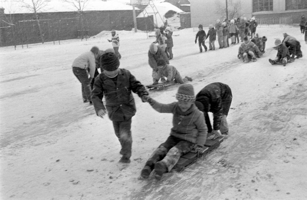 冰雪运动在中国大地精彩上演,与冬奥会申办有何关联?