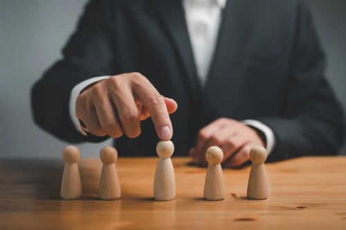 圆通国际急着找年薪百万的CEO吗?