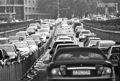 郑州交通拥堵现况，限行传言及多地限行方式与效果全解析