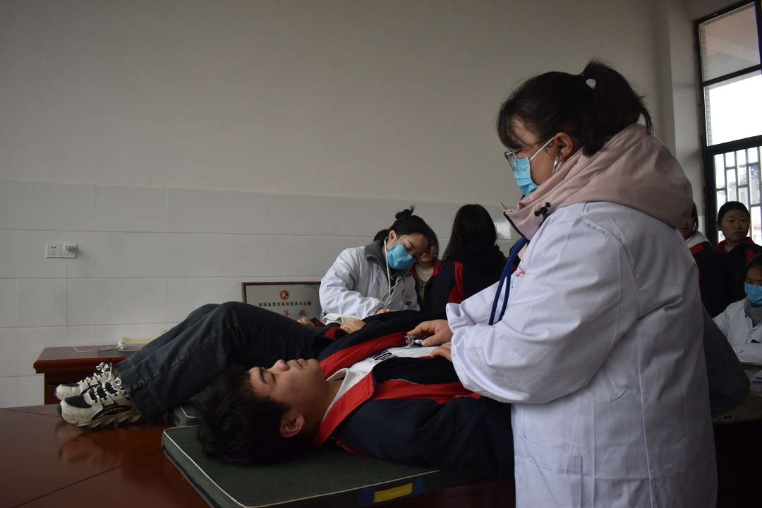 隆回县二中高考体检收官,1648 名学生顺利完成 2026 年体检