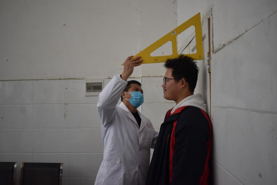 隆回县二中高考体检收官,1648 名学生顺利完成 2026 年体检