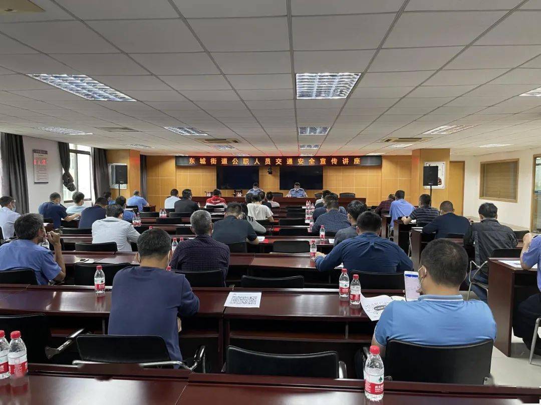 东莞交警东城大队多举措开展宣传活动，引导群众抵制交通违法