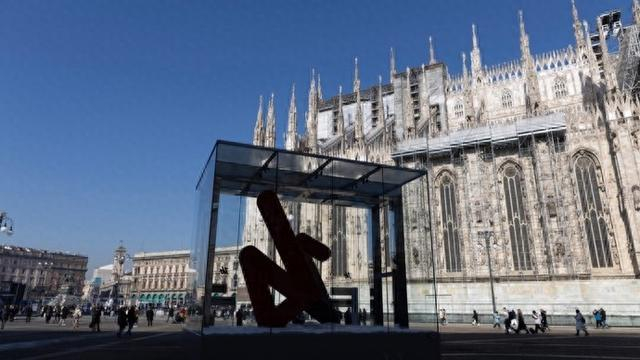 米兰冬奥会开幕前夕:志愿者热情服务,盛会准备就绪