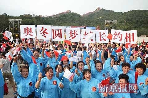 申冬奥成功！多地群众欢呼庆祝，现场沸腾激动人心