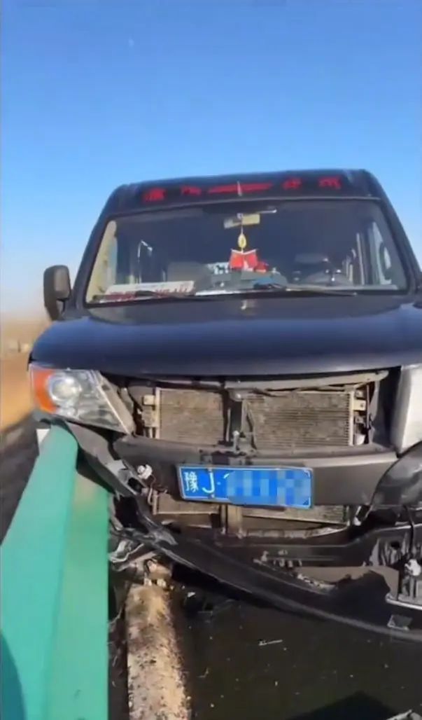 高速客车女乘客与司机激烈争吵致车祸,河南高速交警发声