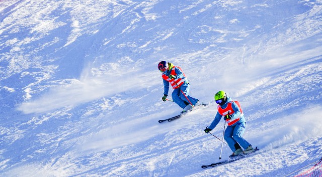 冬奥文化展厅VR体验跳台滑雪，普通人也能感受刺激
