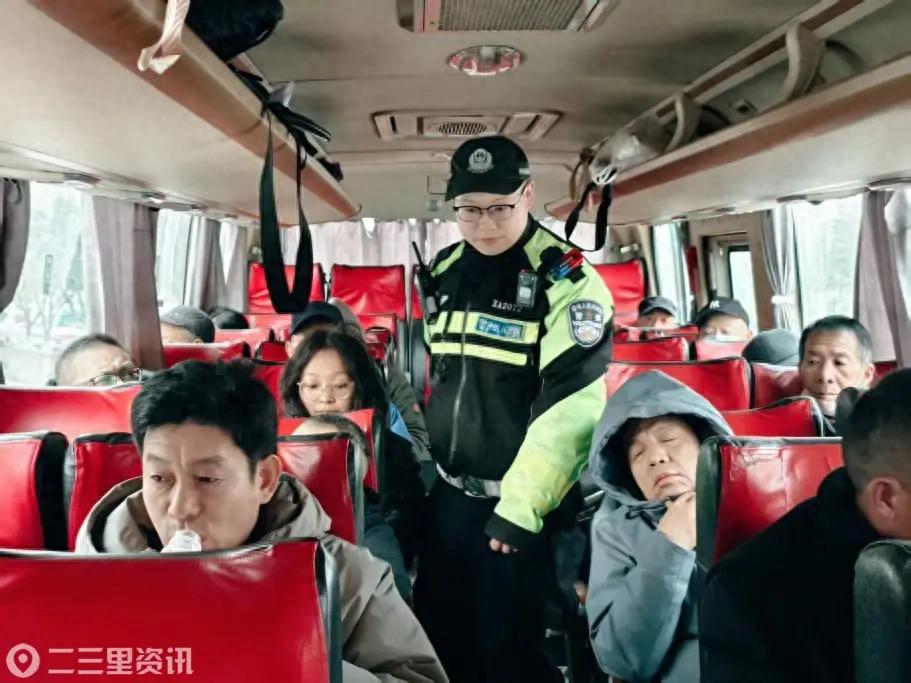 西安经开大队多措并举筑牢春运交通安全防线,整治重点路段违章