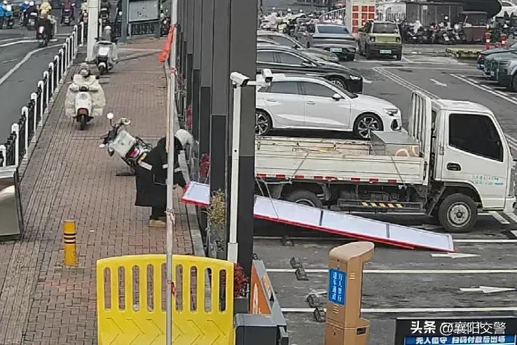 货车超长刮擦路人,路人不究责却举报,细数货车超限危害