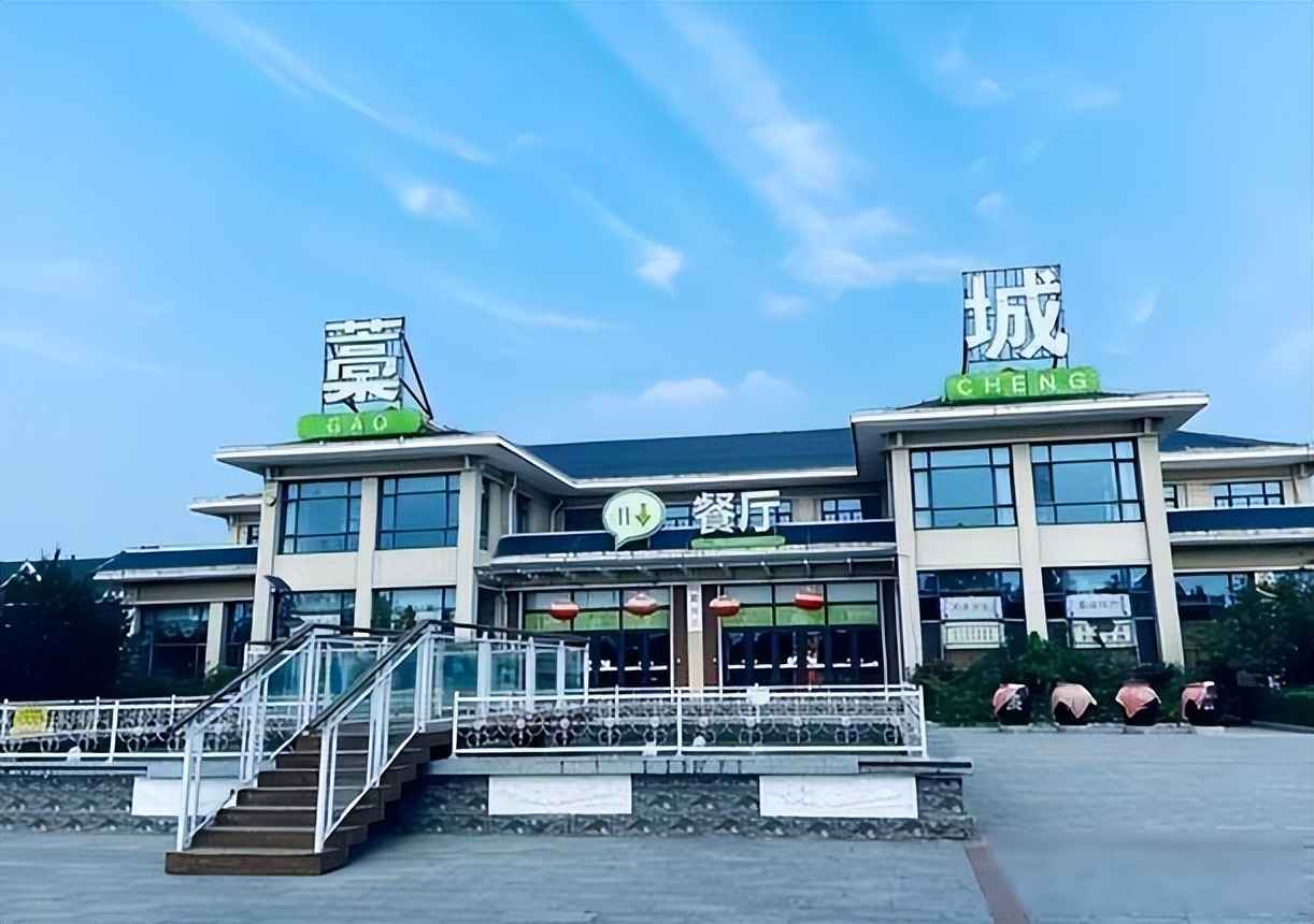 高速服务区:吃饭省钱,加油赚钱,广告位也能创收