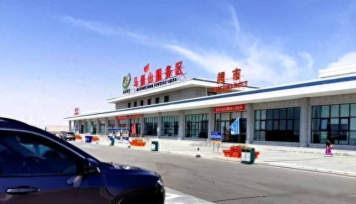 高速服务区:吃饭省钱,加油赚钱,广告位也能创收