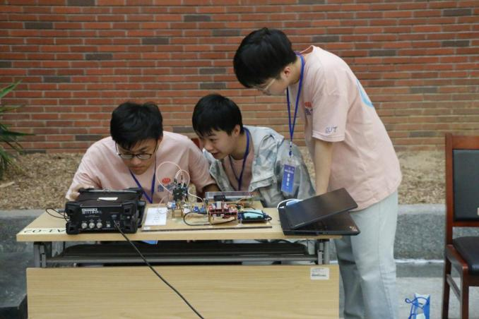 第八届青岛市大学生电子设计竞赛在我校成功举办