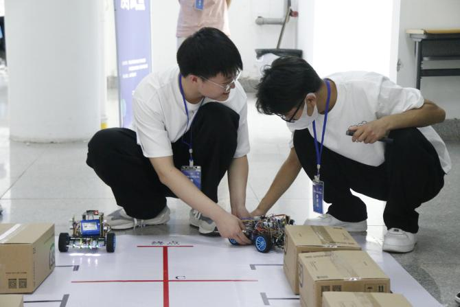 第八届青岛市大学生电子设计竞赛在我校成功举办