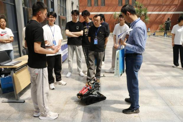 第八届青岛市大学生电子设计竞赛在我校成功举办