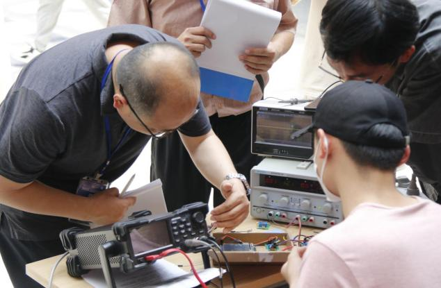 第八届青岛市大学生电子设计竞赛在我校成功举办