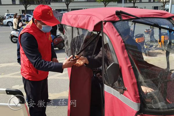 阜阳组工干部奋战疫情防控一线，诠释使命担当守护群众安康